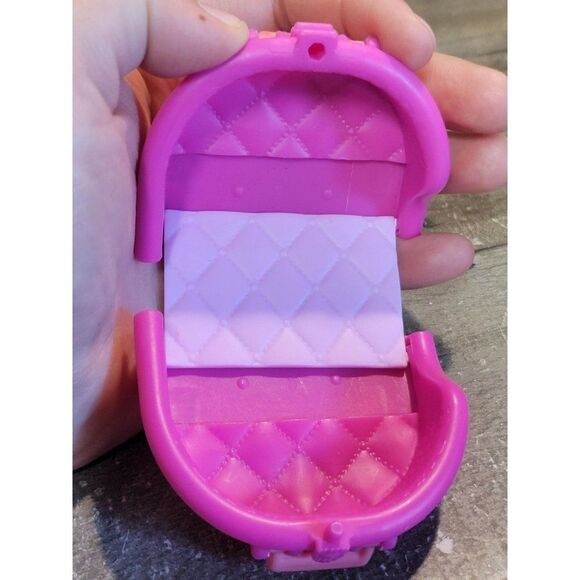 Moose pink vet carrier bag doll accessory toy figure - Picture 4 of 5